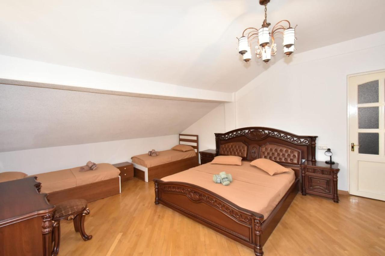 Guesthouses Opera Yerevan Exterior photo