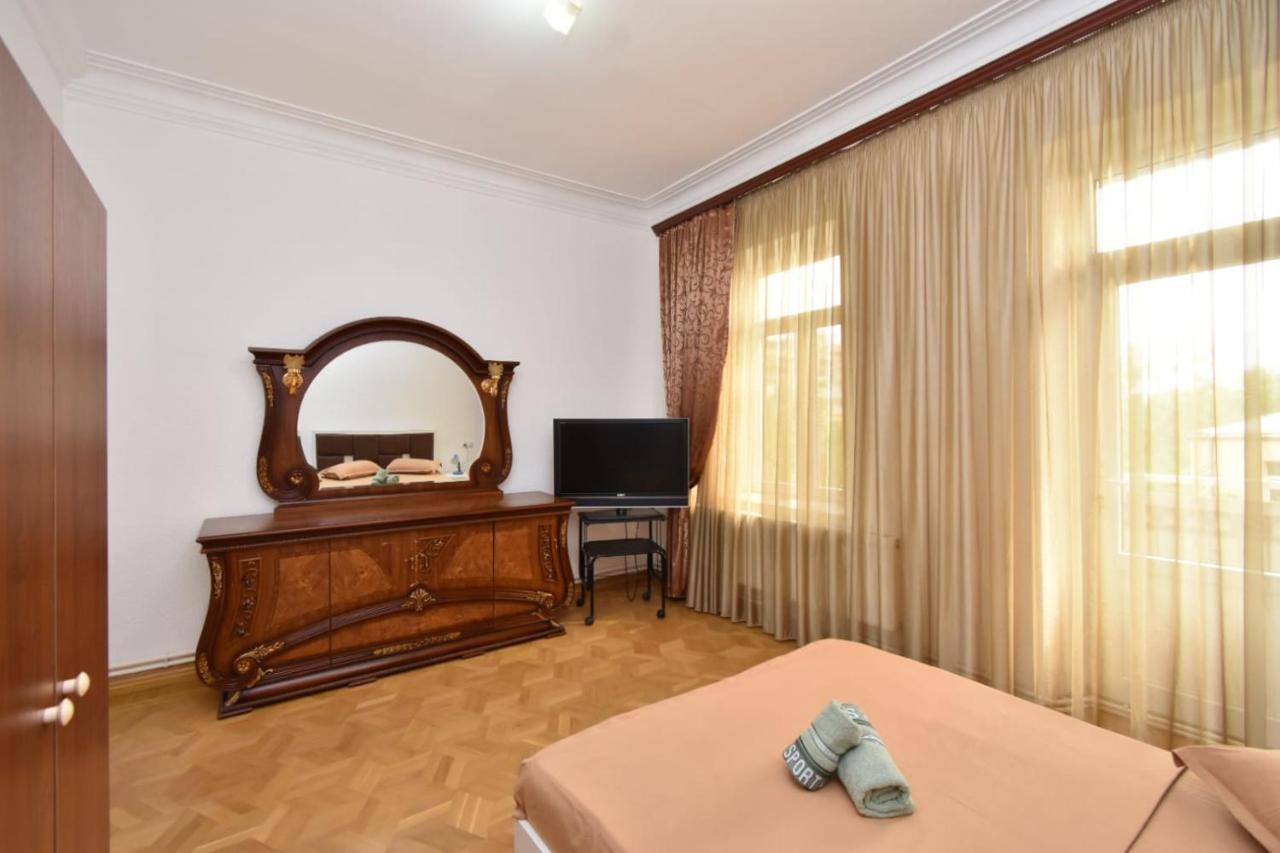 Guesthouses Opera Yerevan Exterior photo