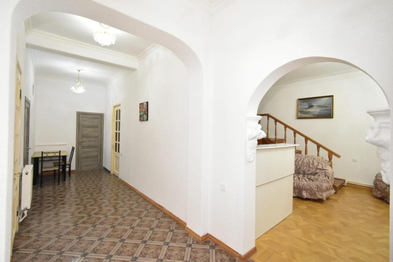 Guesthouses Opera Yerevan Exterior photo